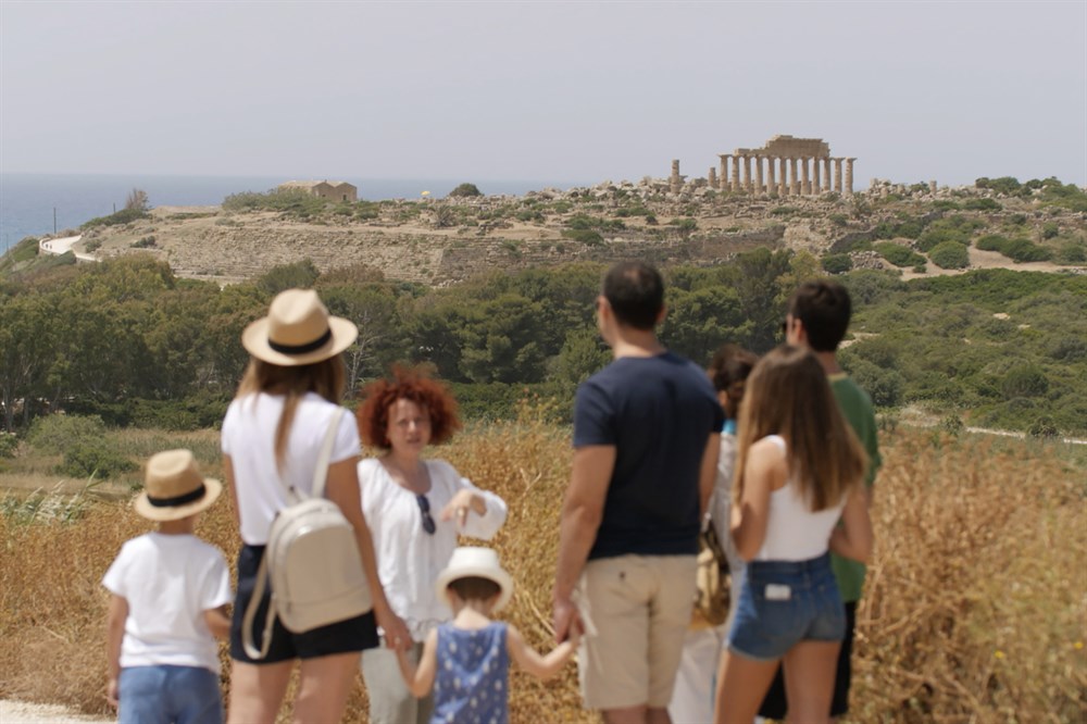 A guide to tipping etiquette around the world